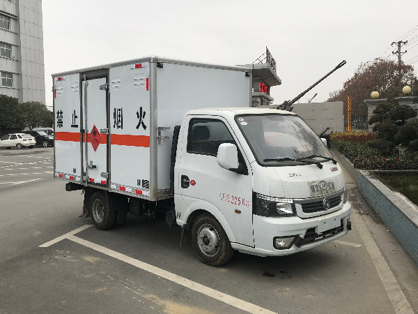 東風(fēng)途逸易燃氣體廂式運輸車