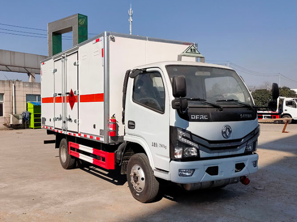 東風(fēng)4米1易燃氣體廂式運輸車