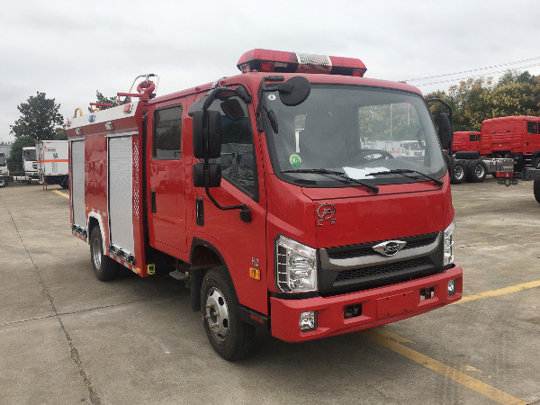 福田領(lǐng)航3噸水罐消防車