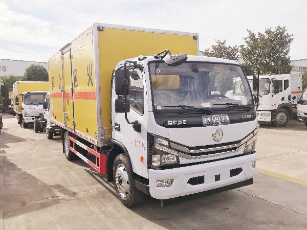 東風多利卡D7爆破器材運輸車