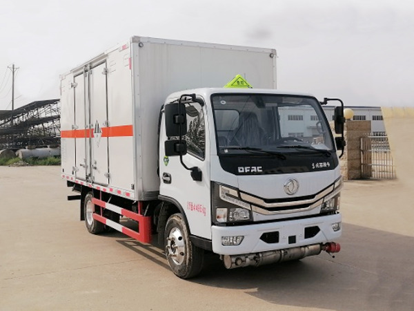 東風(fēng)4米1雜項物品廂式運輸車