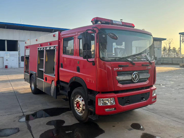 東風(fēng)8.2噸水罐消防車 東風(fēng)8.2噸水罐消防車