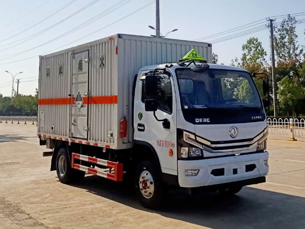 東風(fēng)5噸雜項物品廂式運輸車