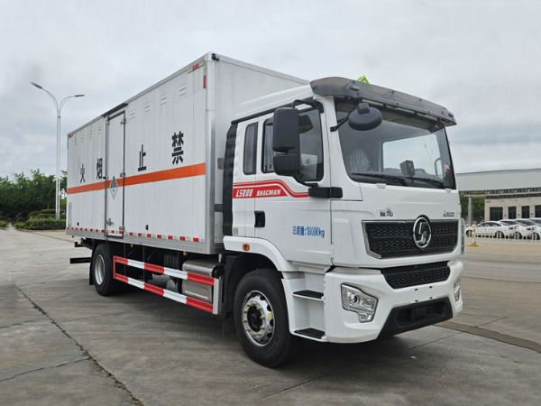 陜汽德龍雜項(xiàng)危險物品廂式運(yùn)輸車