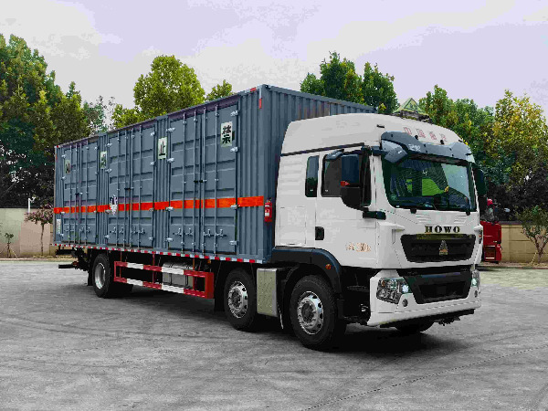 9米6雜項(xiàng)危險物品廂式運(yùn)輸車