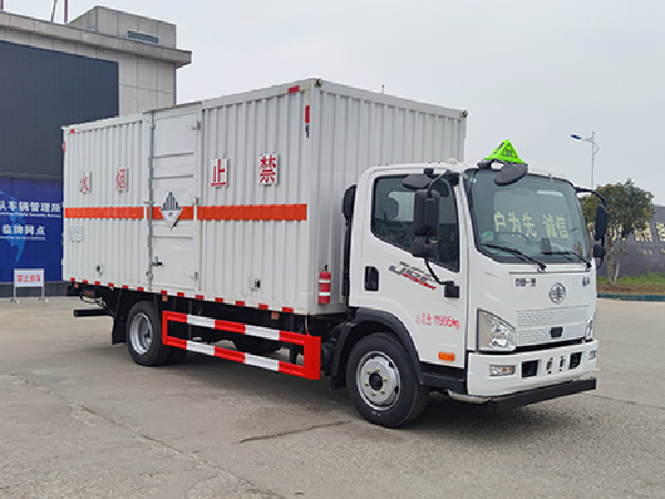 5米2雜項(xiàng)危險物品廂式運(yùn)輸車