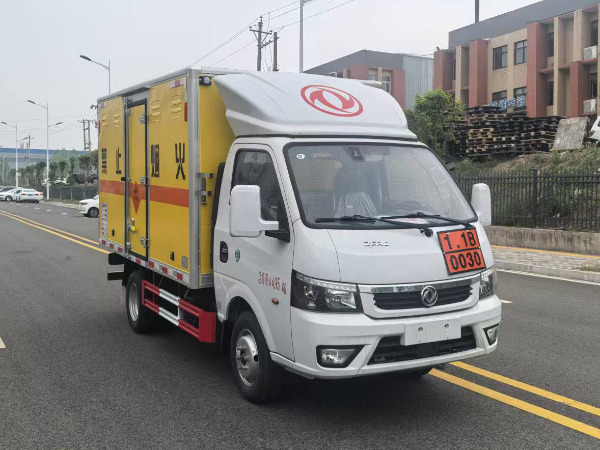 東風微型爆破器材運輸車