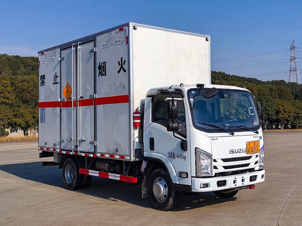 五十鈴藍(lán)牌爆破器材運(yùn)輸車