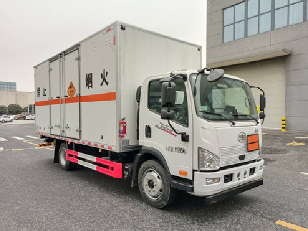 解放7噸爆破器材運輸車