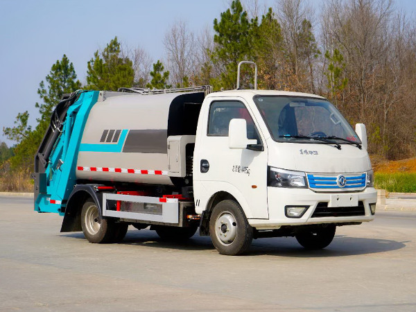 東風(fēng)新能源壓縮式垃圾車（5立方）