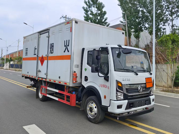 東風(fēng)凱普特5噸爆破器材運(yùn)輸車